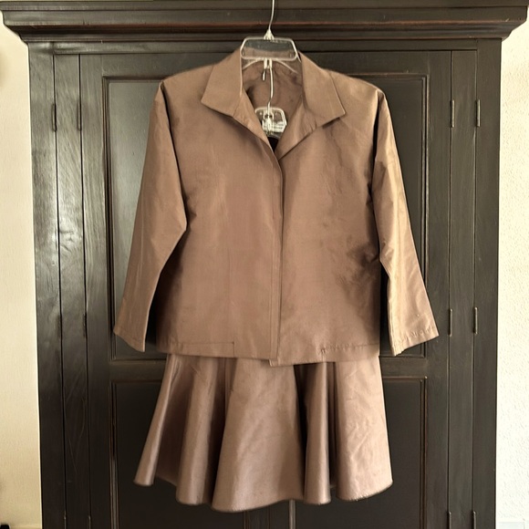 Beautiful Louis Simon silk jacket and skirt set for La Libellule in brown. - Picture 1 of 3